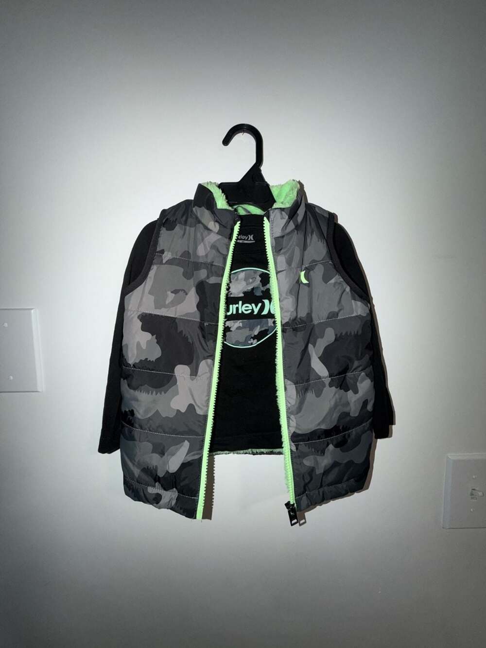 Hurley Toddler Boys Camo Puffer Vest and Long Sleeve Shirt Set Size 3T